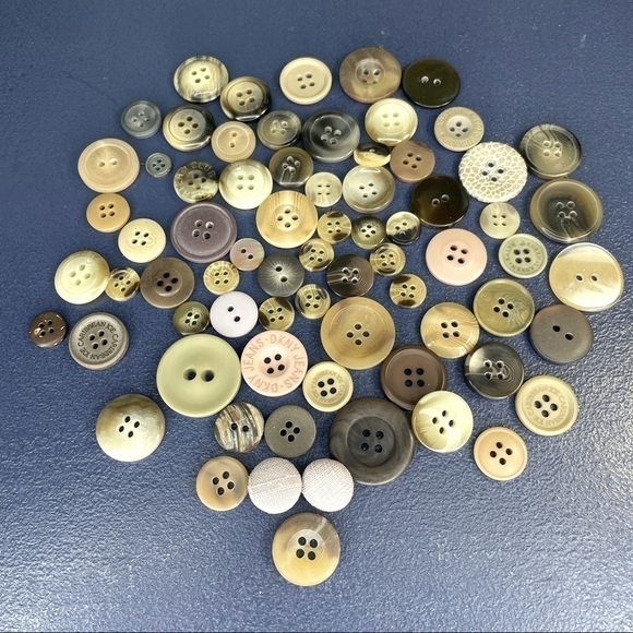 Cream Color Buttons - Picture 1 of 2